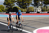 GP FRANCIA, Evita Muzic (FRA), professionnel cycliste from Team FDG e Esteban Ocon (FRA), Alpine F1 Team 
21.07.2022. Formula 1 World Championship, Rd 12, French Grand Prix, Paul Ricard, France, Preparation Day.
- www.xpbimages.com, EMail: requests@xpbimages.com ¬© Copyright: Charniaux / XPB Images