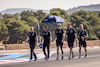 GP FRANCIA, Nicholas Latifi (CDN) Williams Racing walks the circuit with the team.
21.07.2022. Formula 1 World Championship, Rd 12, French Grand Prix, Paul Ricard, France, Preparation Day.
- www.xpbimages.com, EMail: requests@xpbimages.com © Copyright: Bearne / XPB Images