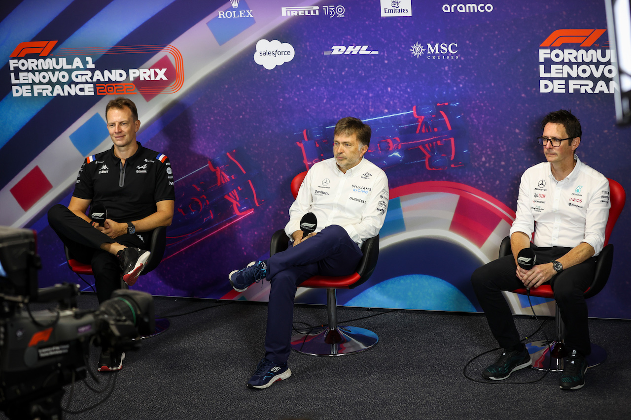 GP FRANCIA, (L to R): Laurent Rossi (FRA) Alpine Chief Executive Officer; Jost Capito (GER) Williams Racing Chief Executive Officer; e Andrew Shovlin (GBR) Mercedes AMG F1 Trackside Engineering Director, in the FIA Press Conference.
23.07.2022. Formula 1 World Championship, Rd 12, French Grand Prix, Paul Ricard, France, Qualifiche Day.
- www.xpbimages.com, EMail: requests@xpbimages.com © Copyright: XPB Images