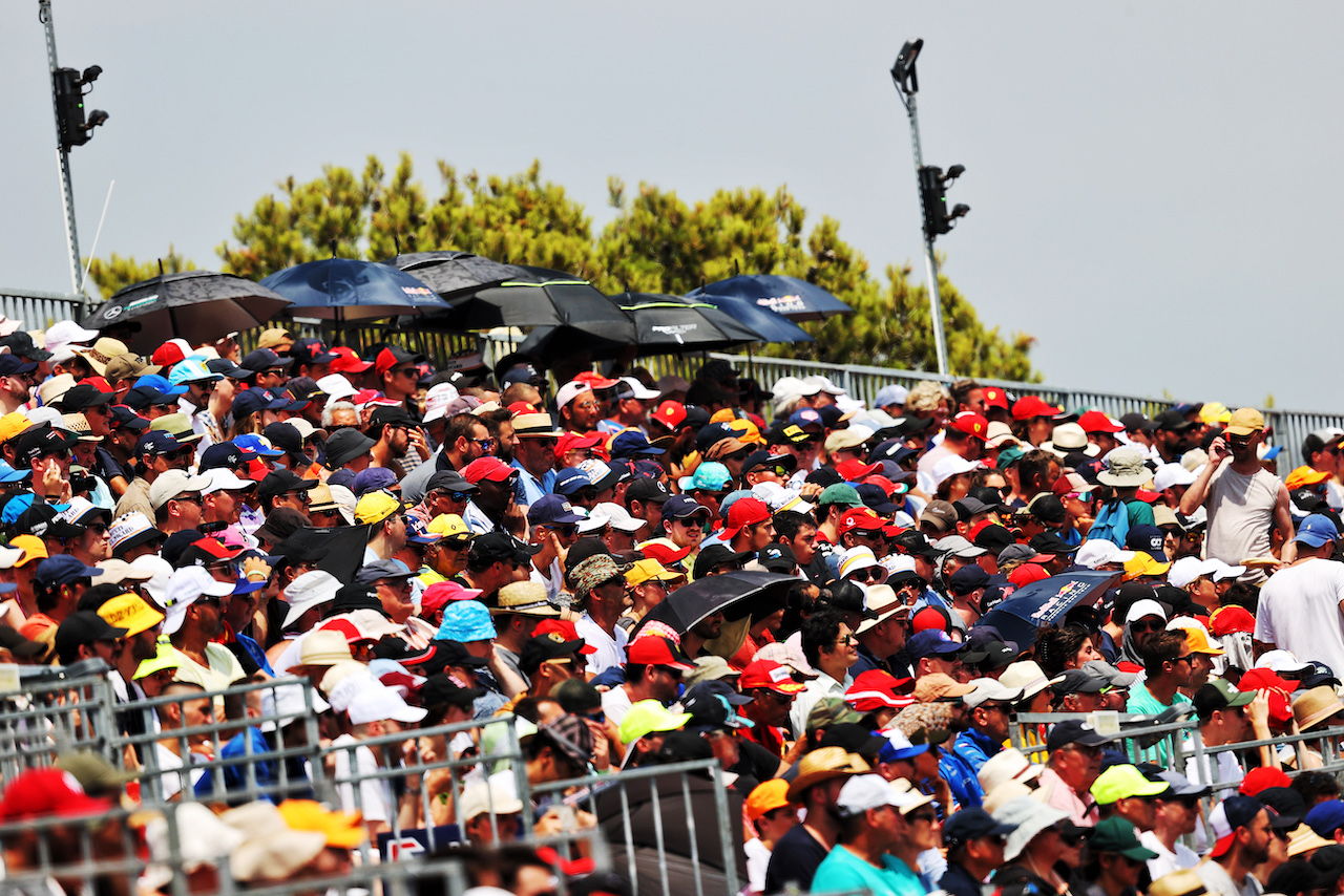 GP FRANCIA, Circuit Atmosfera - fans in the grandstand.
23.07.2022. Formula 1 World Championship, Rd 12, French Grand Prix, Paul Ricard, France, Qualifiche Day.
- www.xpbimages.com, EMail: requests@xpbimages.com © Copyright: Moy / XPB Images