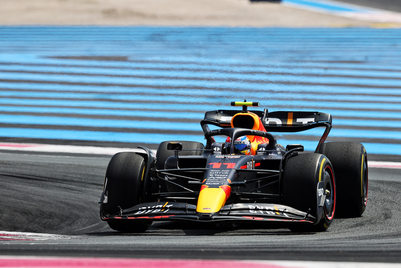 GP FRANCIA, Sergio Perez (MEX) Red Bull Racing RB18.
23.07.2022. Formula 1 World Championship, Rd 12, French Grand Prix, Paul Ricard, France, Qualifiche Day.
- www.xpbimages.com, EMail: requests@xpbimages.com © Copyright: Moy / XPB Images
