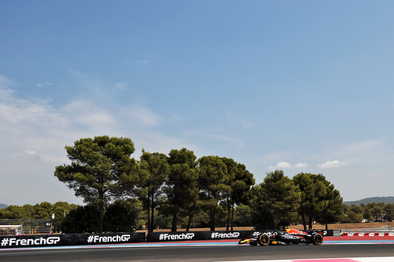 GP FRANCIA, Sergio Perez (MEX) Red Bull Racing RB18.
23.07.2022. Formula 1 World Championship, Rd 12, French Grand Prix, Paul Ricard, France, Qualifiche Day.
- www.xpbimages.com, EMail: requests@xpbimages.com © Copyright: Moy / XPB Images
