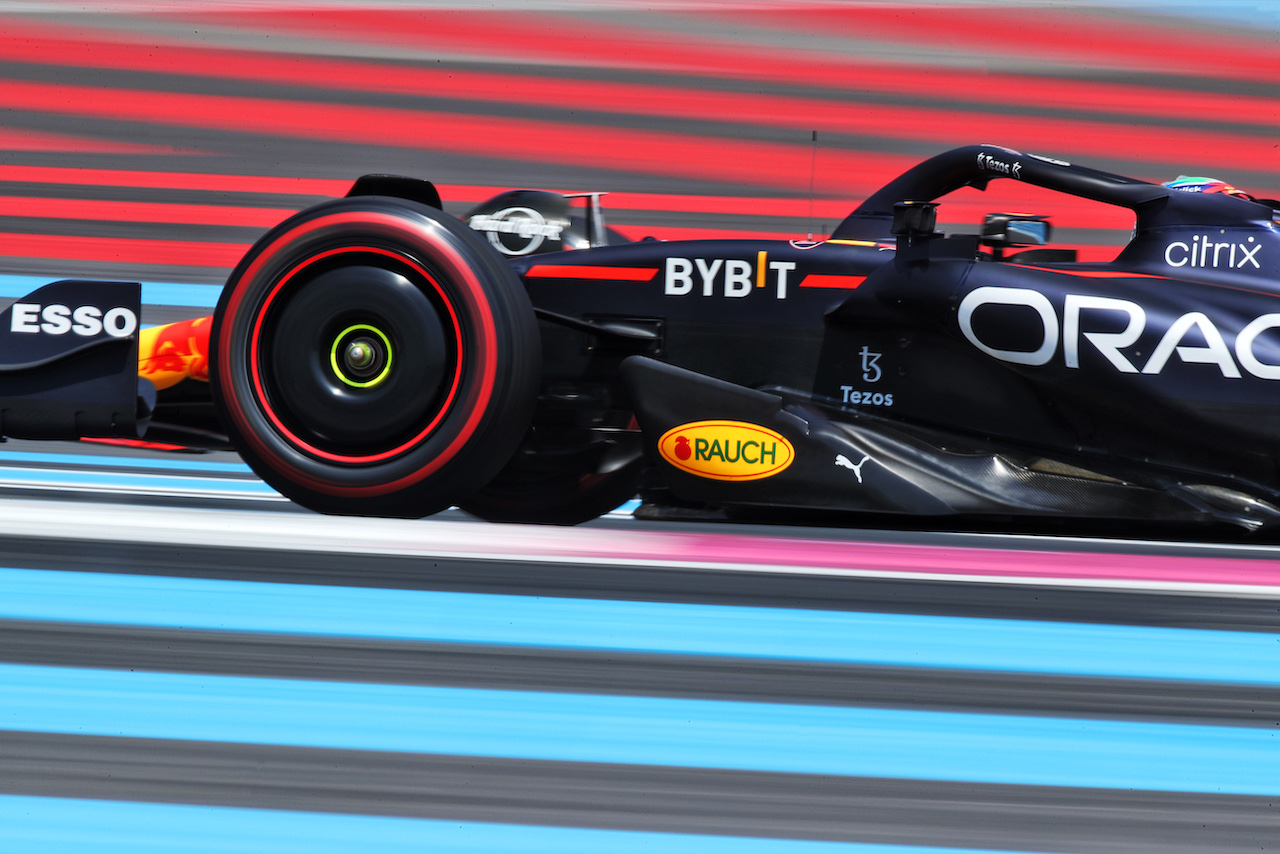 GP FRANCIA, Sergio Perez (MEX) Red Bull Racing RB18.
23.07.2022. Formula 1 World Championship, Rd 12, French Grand Prix, Paul Ricard, France, Qualifiche Day.
 - www.xpbimages.com, EMail: requests@xpbimages.com © Copyright: Coates / XPB Images