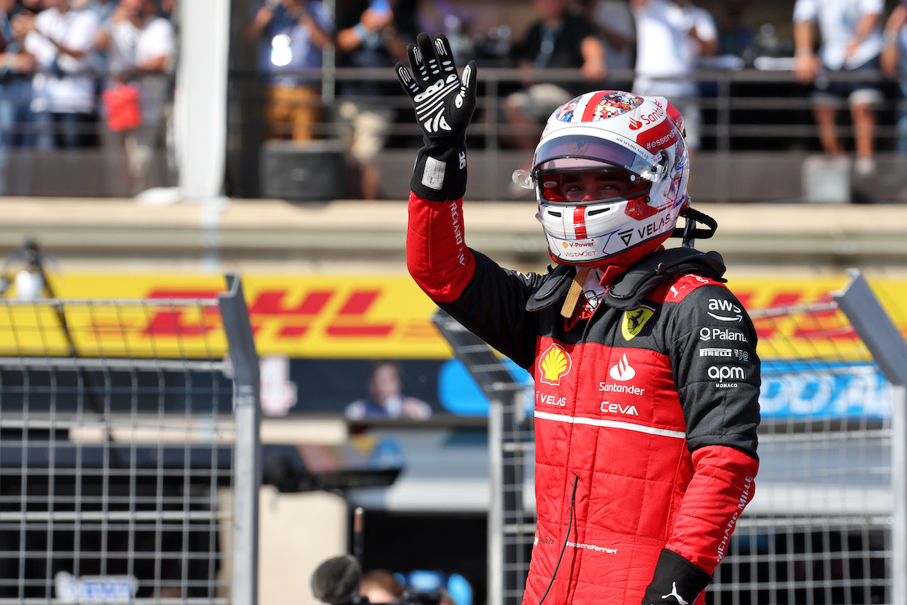 GP FRANCIA, Charles Leclerc (MON) Ferrari celebrates his pole position in qualifying parc ferme.
23.07.2022. Formula 1 World Championship, Rd 12, French Grand Prix, Paul Ricard, France, Qualifiche Day.
- www.xpbimages.com, EMail: requests@xpbimages.com © Copyright: Bearne / XPB Images