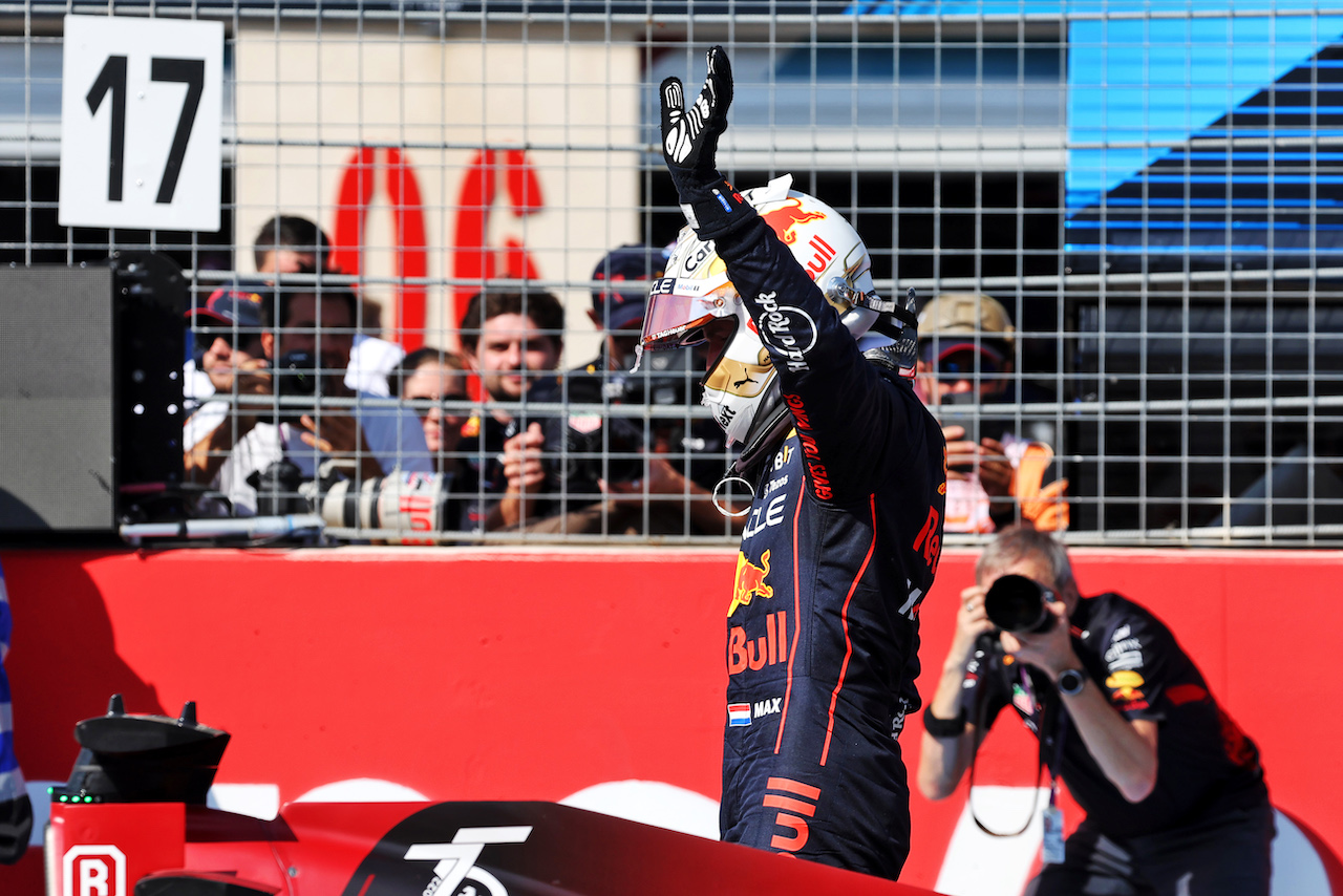 GP FRANCIA, Max Verstappen (NLD) Red Bull Racing celebrates his second position in qualifying parc ferme.
23.07.2022. Formula 1 World Championship, Rd 12, French Grand Prix, Paul Ricard, France, Qualifiche Day.
- www.xpbimages.com, EMail: requests@xpbimages.com © Copyright: Bearne / XPB Images