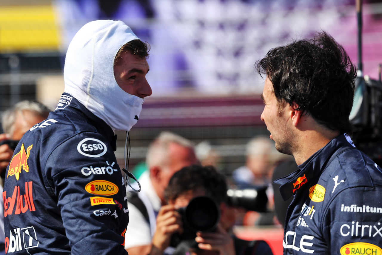 GP FRANCIA, Max Verstappen (NLD) Red Bull Racing with team mate Sergio Perez (MEX) Red Bull Racing in qualifying parc ferme.
23.07.2022. Formula 1 World Championship, Rd 12, French Grand Prix, Paul Ricard, France, Qualifiche Day.
- www.xpbimages.com, EMail: requests@xpbimages.com © Copyright: Bearne / XPB Images