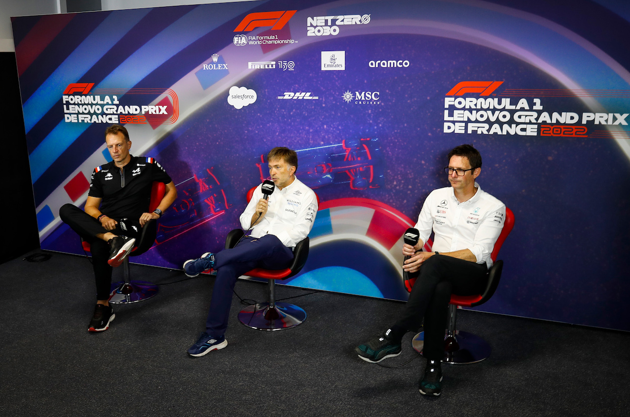 GP FRANCIA, (L to R): Laurent Rossi (FRA) Alpine Chief Executive Officer; Jost Capito (GER) Williams Racing Chief Executive Officer; e Andrew Shovlin (GBR) Mercedes AMG F1 Trackside Engineering Director, in the FIA Press Conference.
23.07.2022. Formula 1 World Championship, Rd 12, French Grand Prix, Paul Ricard, France, Qualifiche Day.
- www.xpbimages.com, EMail: requests@xpbimages.com © Copyright: XPB Images