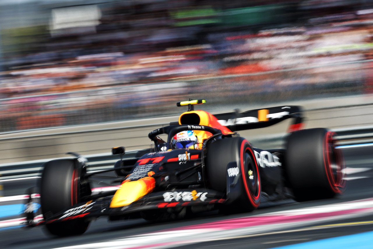 GP FRANCIA, Sergio Perez (MEX) Red Bull Racing RB18.
23.07.2022. Formula 1 World Championship, Rd 12, French Grand Prix, Paul Ricard, France, Qualifiche Day.
- www.xpbimages.com, EMail: requests@xpbimages.com © Copyright: Bearne / XPB Images