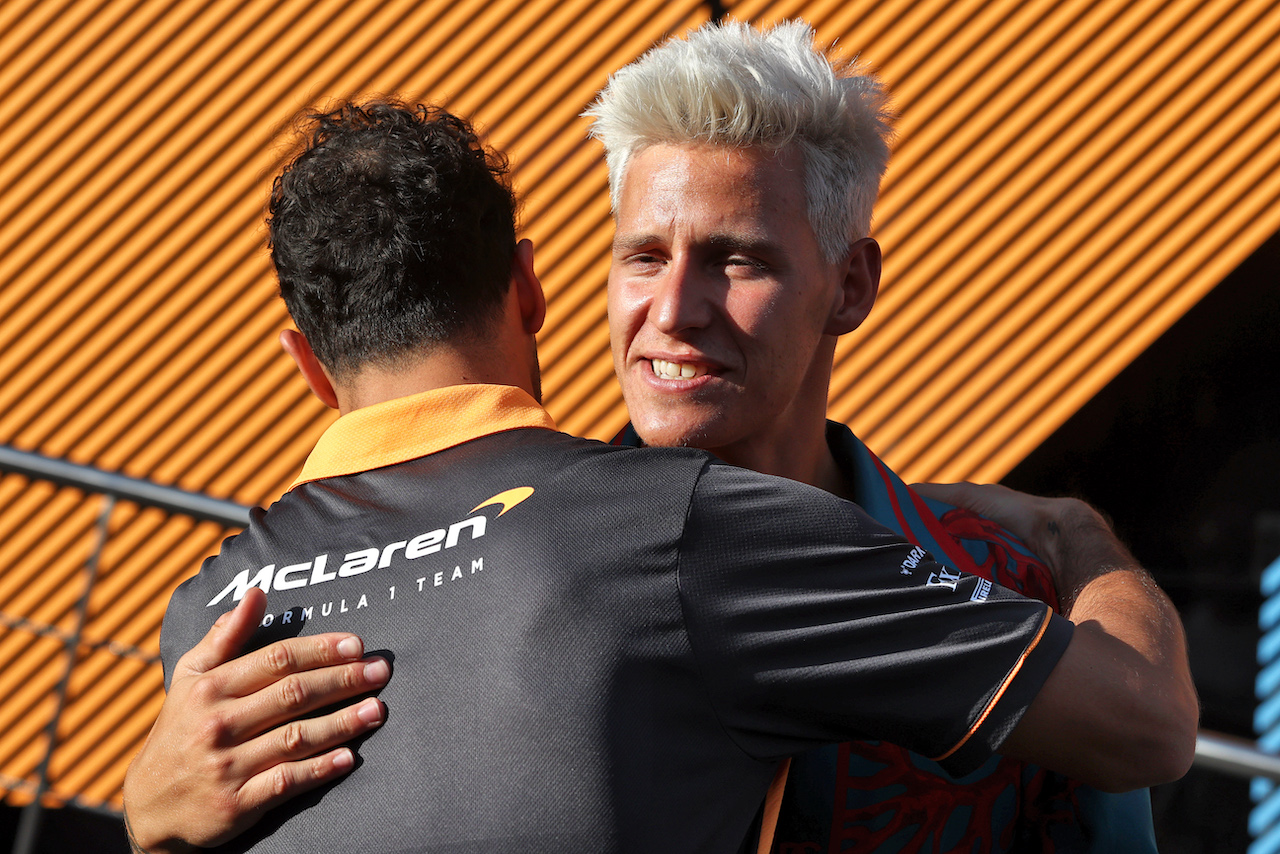 GP FRANCIA, (L to R): Daniel Ricciardo (AUS) McLaren with Fabio Quartararo (FRA) MotoGP Motorcycle Rider.
23.07.2022. Formula 1 World Championship, Rd 12, French Grand Prix, Paul Ricard, France, Qualifiche Day.
- www.xpbimages.com, EMail: requests@xpbimages.com © Copyright: Moy / XPB Images