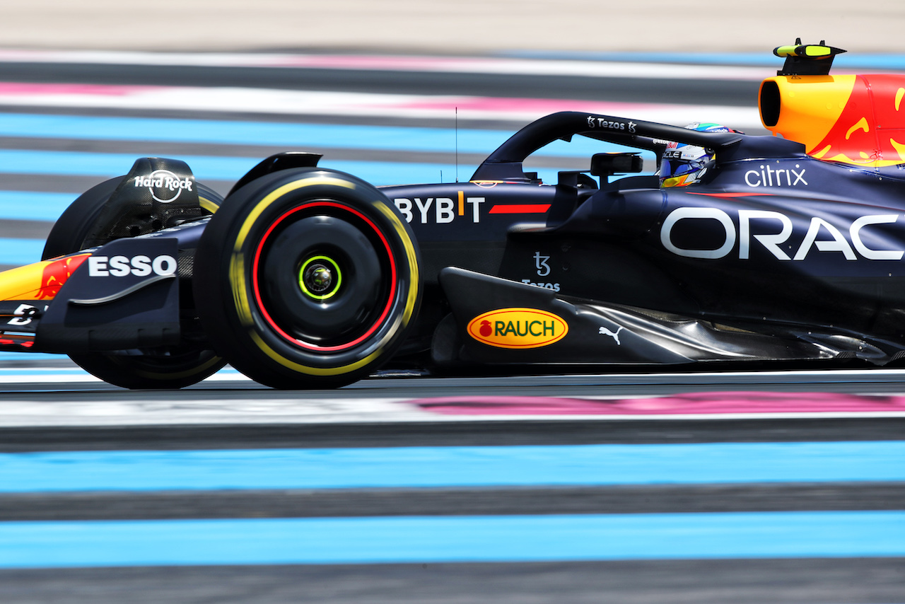 GP FRANCIA, Sergio Perez (MEX) Red Bull Racing RB18.
23.07.2022. Formula 1 World Championship, Rd 12, French Grand Prix, Paul Ricard, France, Qualifiche Day.
 - www.xpbimages.com, EMail: requests@xpbimages.com © Copyright: Coates / XPB Images
