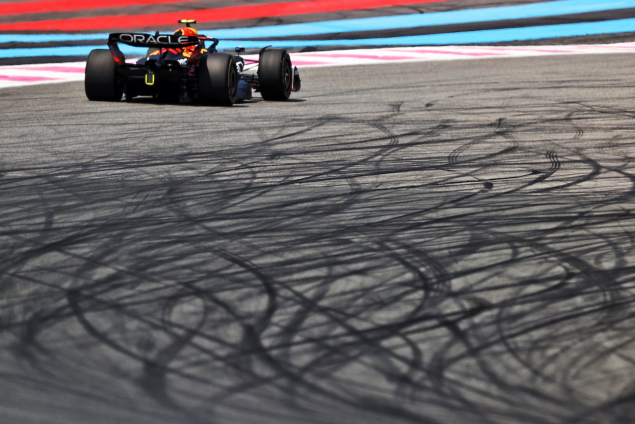 GP FRANCIA, Sergio Perez (MEX) Red Bull Racing RB18.
23.07.2022. Formula 1 World Championship, Rd 12, French Grand Prix, Paul Ricard, France, Qualifiche Day.
- www.xpbimages.com, EMail: requests@xpbimages.com © Copyright: Moy / XPB Images