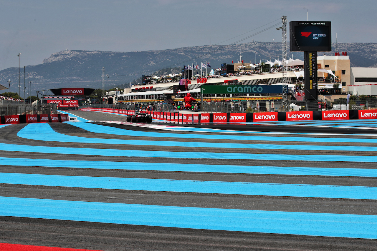 GP FRANCIA, Guanyu Zhou (CHN) Alfa Romeo F1 Team C42.
23.07.2022. Formula 1 World Championship, Rd 12, French Grand Prix, Paul Ricard, France, Qualifiche Day.
- www.xpbimages.com, EMail: requests@xpbimages.com © Copyright: Moy / XPB Images