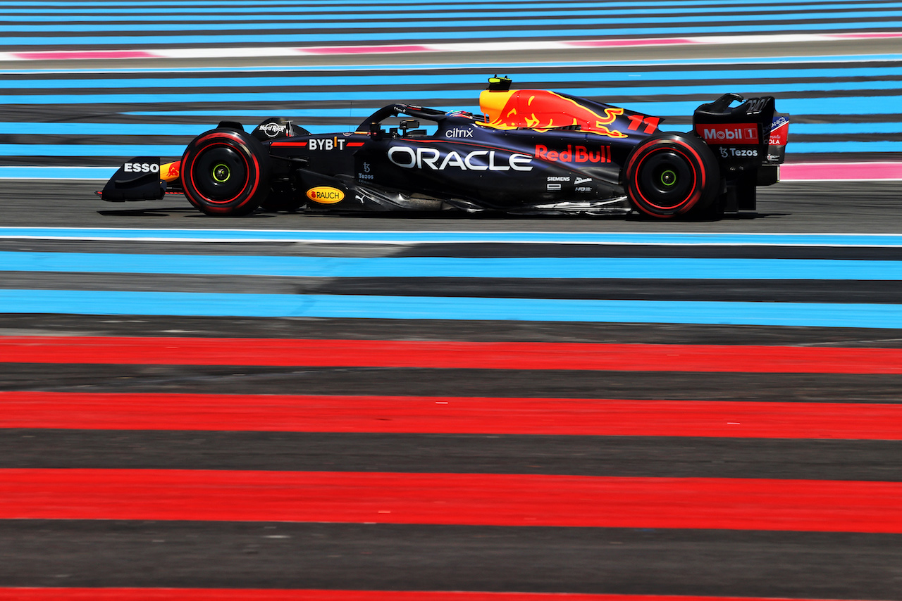 GP FRANCIA, Sergio Perez (MEX) Red Bull Racing RB18.
22.07.2022. Formula 1 World Championship, Rd 12, French Grand Prix, Paul Ricard, France, Practice Day.
- www.xpbimages.com, EMail: requests@xpbimages.com © Copyright: Moy / XPB Images