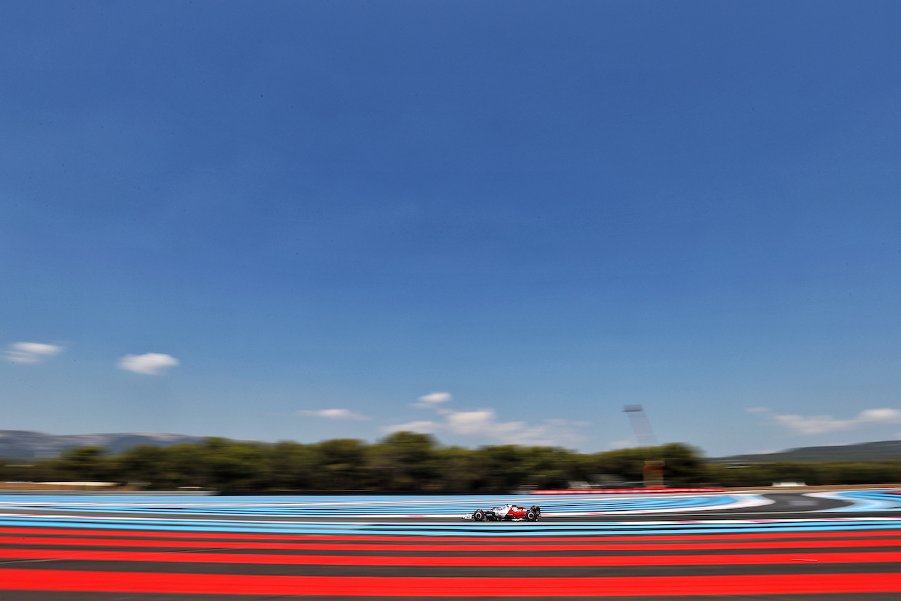 GP FRANCIA, Guanyu Zhou (CHN) Alfa Romeo F1 Team C42.
22.07.2022. Formula 1 World Championship, Rd 12, French Grand Prix, Paul Ricard, France, Practice Day.
- www.xpbimages.com, EMail: requests@xpbimages.com © Copyright: Moy / XPB Images