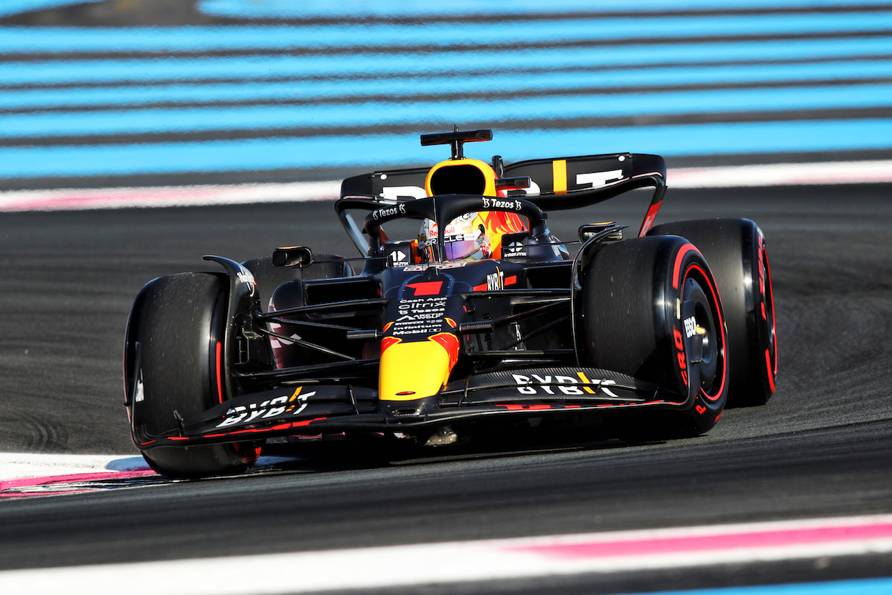 GP FRANCIA, Max Verstappen (NLD) Red Bull Racing RB18.
22.07.2022. Formula 1 World Championship, Rd 12, French Grand Prix, Paul Ricard, France, Practice Day.
 - www.xpbimages.com, EMail: requests@xpbimages.com © Copyright: Coates / XPB Images
