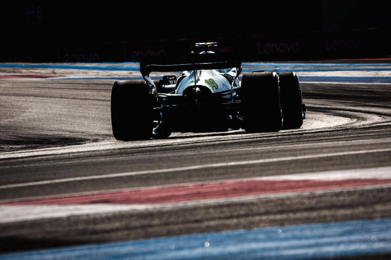 GP FRANCIA, Lewis Hamilton (GBR) Mercedes AMG F1 W13.
22.07.2022. Formula 1 World Championship, Rd 12, French Grand Prix, Paul Ricard, France, Practice Day.
- www.xpbimages.com, EMail: requests@xpbimages.com © Copyright: Bearne / XPB Images