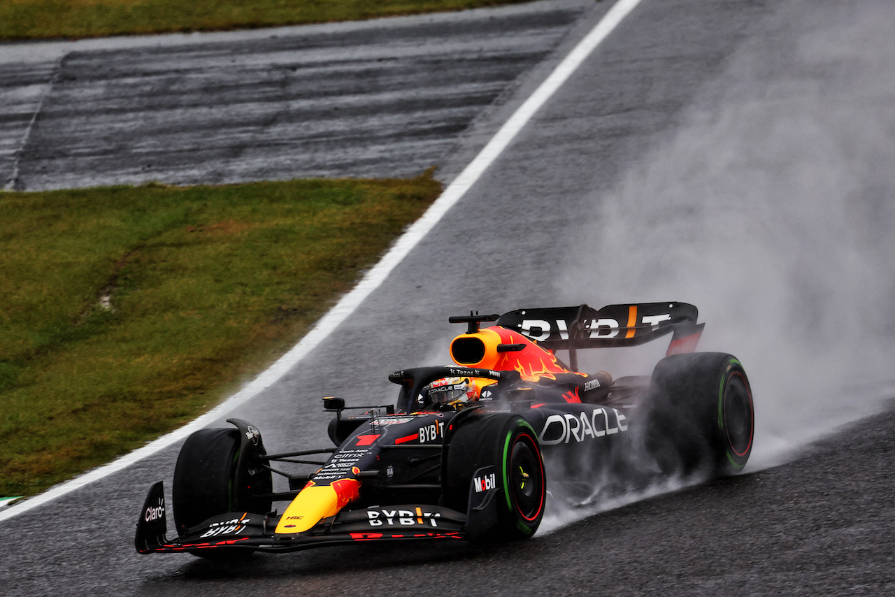 GP GIAPPONE, Max Verstappen (NLD) Red Bull Racing RB18.
09.10.2022. Formula 1 World Championship, Rd 18, Japanese Grand Prix, Suzuka, Japan, Gara Day.
- www.xpbimages.com, EMail: requests@xpbimages.com © Copyright: Batchelor / XPB Images
