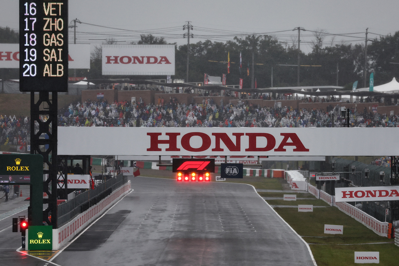 GP GIAPPONE, The race is stopped.
09.10.2022. Formula 1 World Championship, Rd 18, Japanese Grand Prix, Suzuka, Japan, Gara Day.
- www.xpbimages.com, EMail: requests@xpbimages.com © Copyright: Batchelor / XPB Images