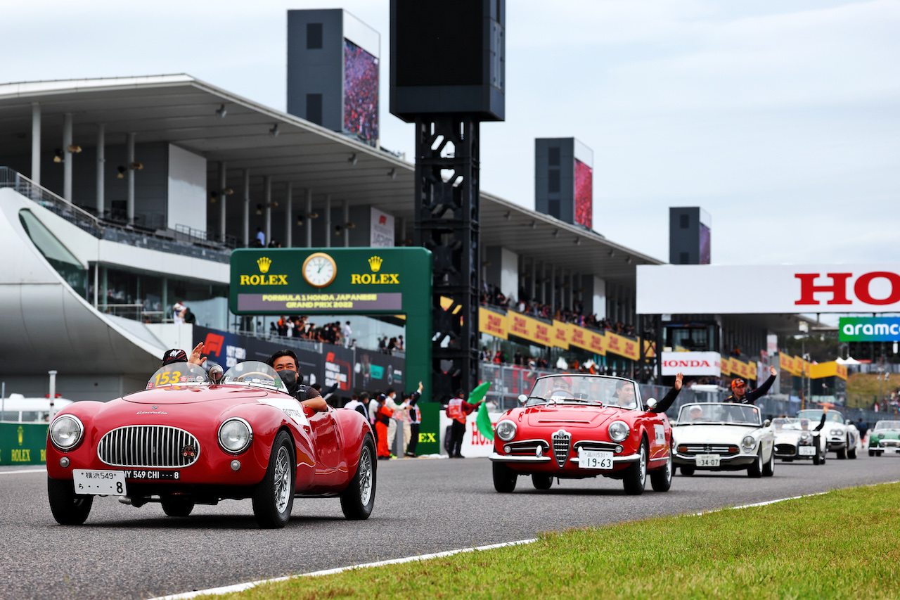 GP GIAPPONE, Valtteri Bottas (FIN) Alfa Romeo F1 Team on the drivers parade.
09.10.2022. Formula 1 World Championship, Rd 18, Japanese Grand Prix, Suzuka, Japan, Gara Day.
 - www.xpbimages.com, EMail: requests@xpbimages.com © Copyright: Coates / XPB Images