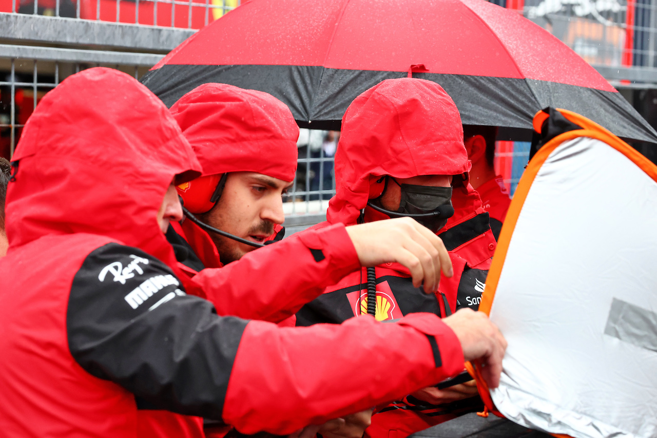GP GIAPPONE, Ferrari on the grid.
09.10.2022. Formula 1 World Championship, Rd 18, Japanese Grand Prix, Suzuka, Japan, Gara Day.
 - www.xpbimages.com, EMail: requests@xpbimages.com © Copyright: Coates / XPB Images