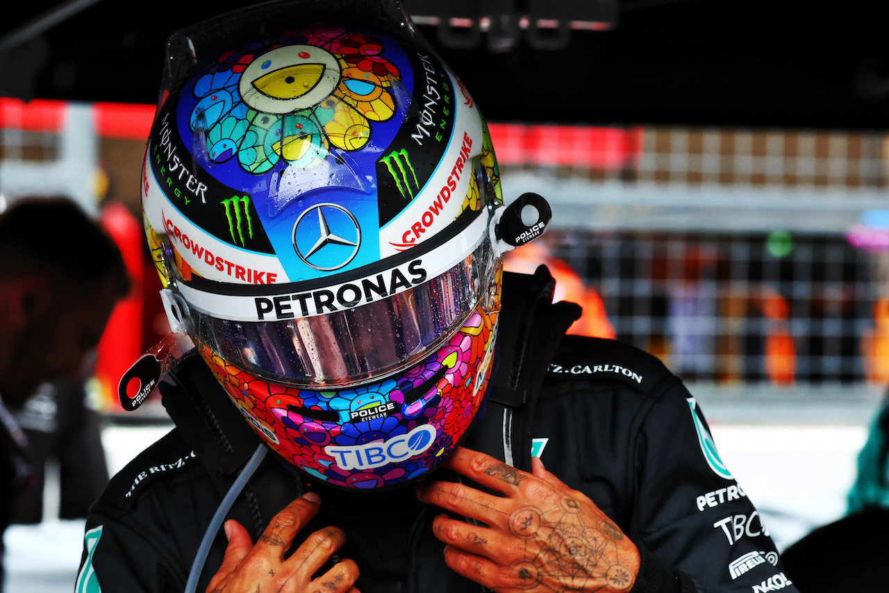 GP GIAPPONE, Lewis Hamilton (GBR) Mercedes AMG F1 on the grid.
09.10.2022. Formula 1 World Championship, Rd 18, Japanese Grand Prix, Suzuka, Japan, Gara Day.
 - www.xpbimages.com, EMail: requests@xpbimages.com © Copyright: Coates / XPB Images