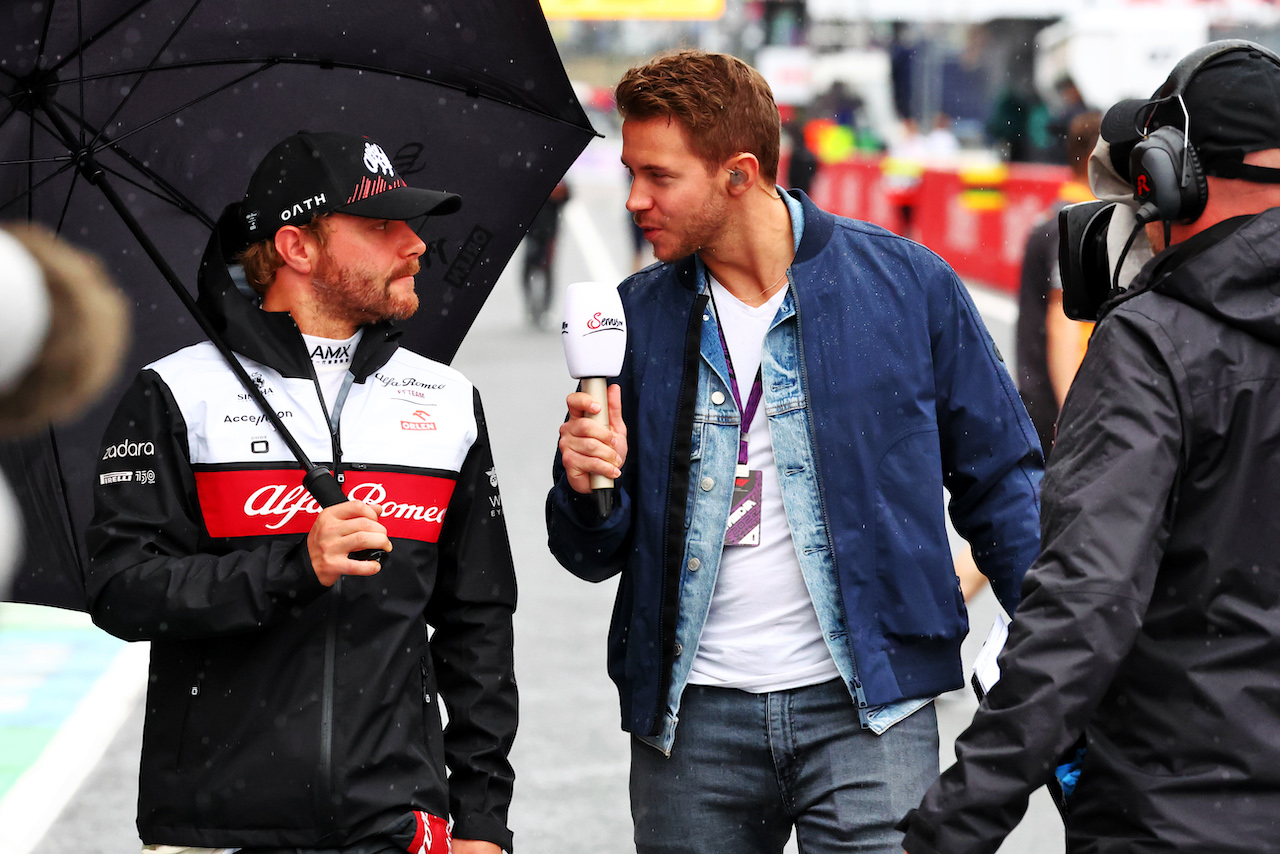 GP GIAPPONE, Valtteri Bottas (FIN) Alfa Romeo F1 Team on the grid.
09.10.2022. Formula 1 World Championship, Rd 18, Japanese Grand Prix, Suzuka, Japan, Gara Day.
 - www.xpbimages.com, EMail: requests@xpbimages.com © Copyright: Coates / XPB Images