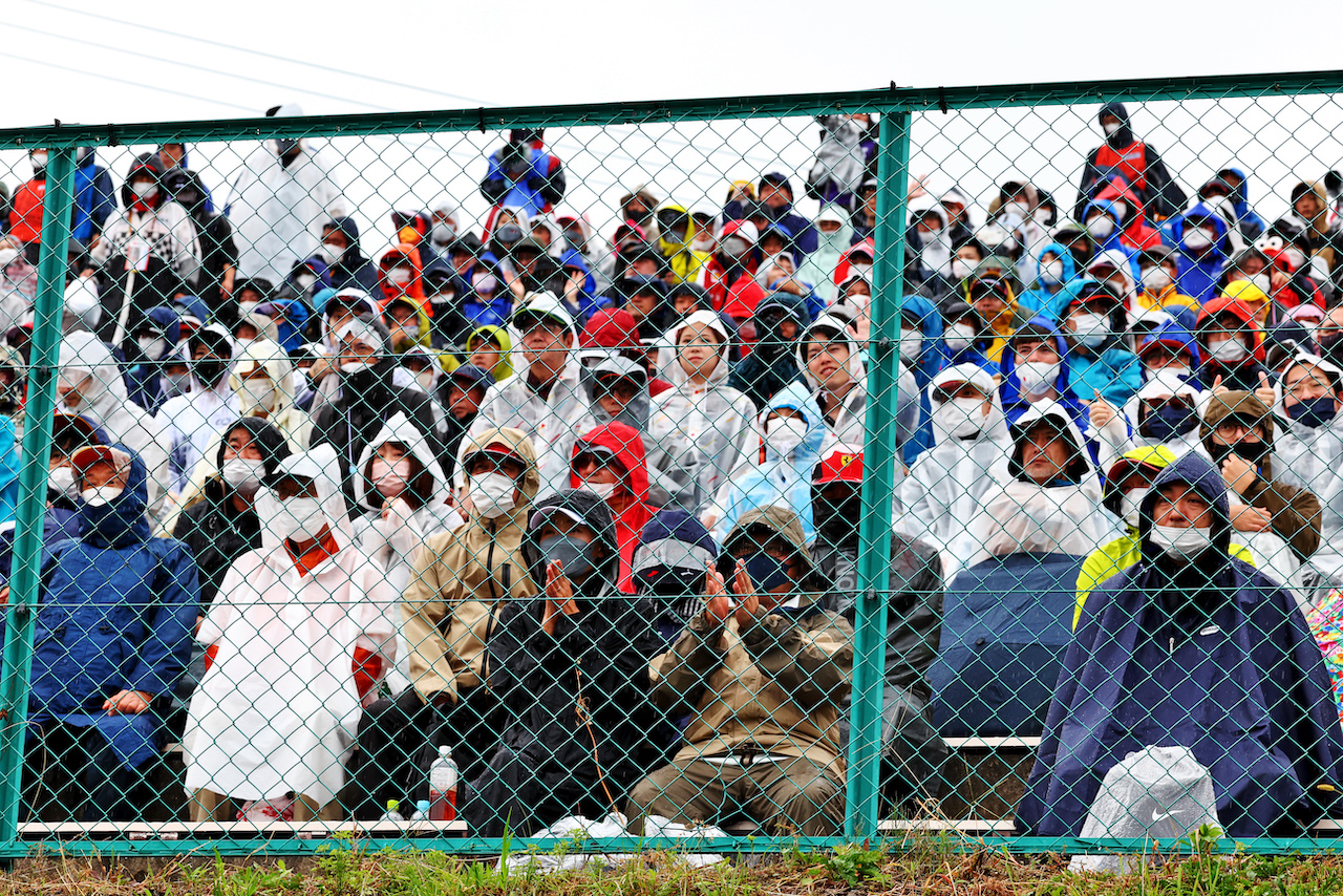 GP GIAPPONE, Circuit Atmosfera - fans in the grandstand.
09.10.2022. Formula 1 World Championship, Rd 18, Japanese Grand Prix, Suzuka, Japan, Gara Day.
 - www.xpbimages.com, EMail: requests@xpbimages.com © Copyright: Coates / XPB Images
