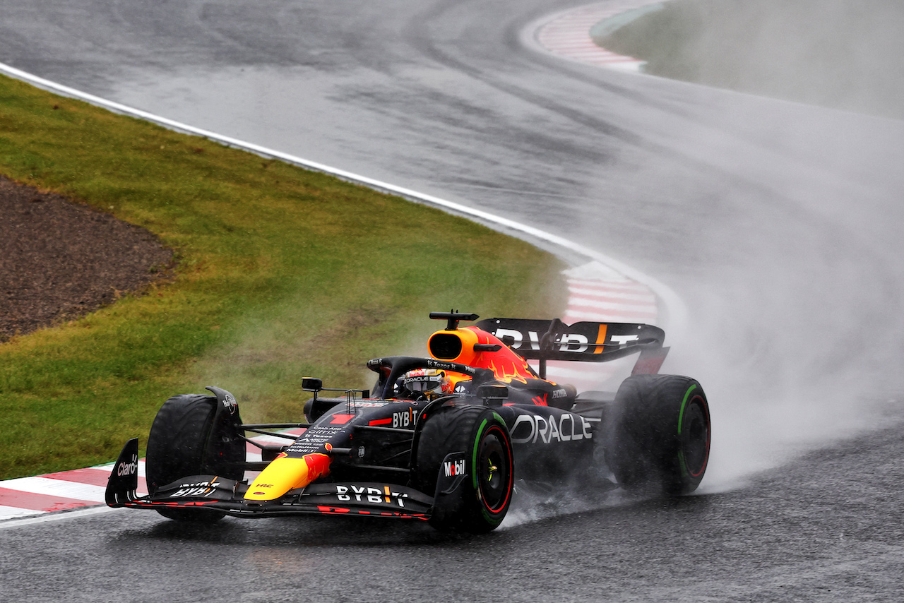 GP GIAPPONE, Max Verstappen (NLD) Red Bull Racing RB18.
09.10.2022. Formula 1 World Championship, Rd 18, Japanese Grand Prix, Suzuka, Japan, Gara Day.
 - www.xpbimages.com, EMail: requests@xpbimages.com © Copyright: Coates / XPB Images