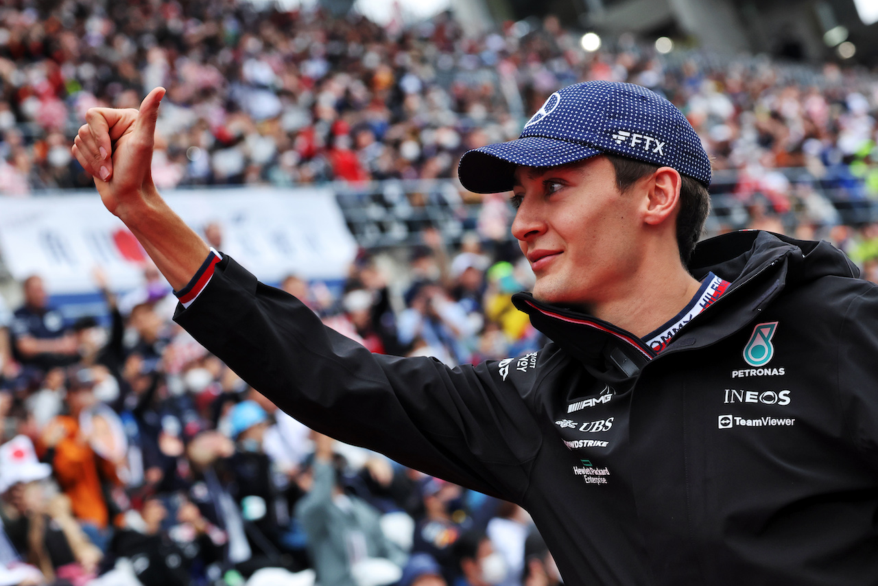 GP GIAPPONE, George Russell (GBR) Mercedes AMG F1 on the drivers parade.
09.10.2022. Formula 1 World Championship, Rd 18, Japanese Grand Prix, Suzuka, Japan, Gara Day.
- www.xpbimages.com, EMail: requests@xpbimages.com © Copyright: Bearne / XPB Images