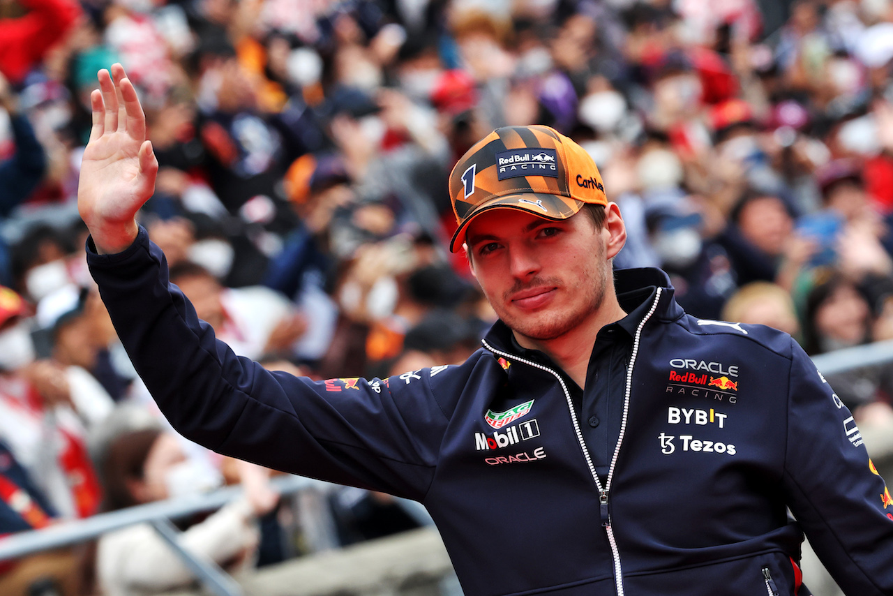 GP GIAPPONE, Max Verstappen (NLD) Red Bull Racing on the drivers parade.
09.10.2022. Formula 1 World Championship, Rd 18, Japanese Grand Prix, Suzuka, Japan, Gara Day.
- www.xpbimages.com, EMail: requests@xpbimages.com © Copyright: Bearne / XPB Images