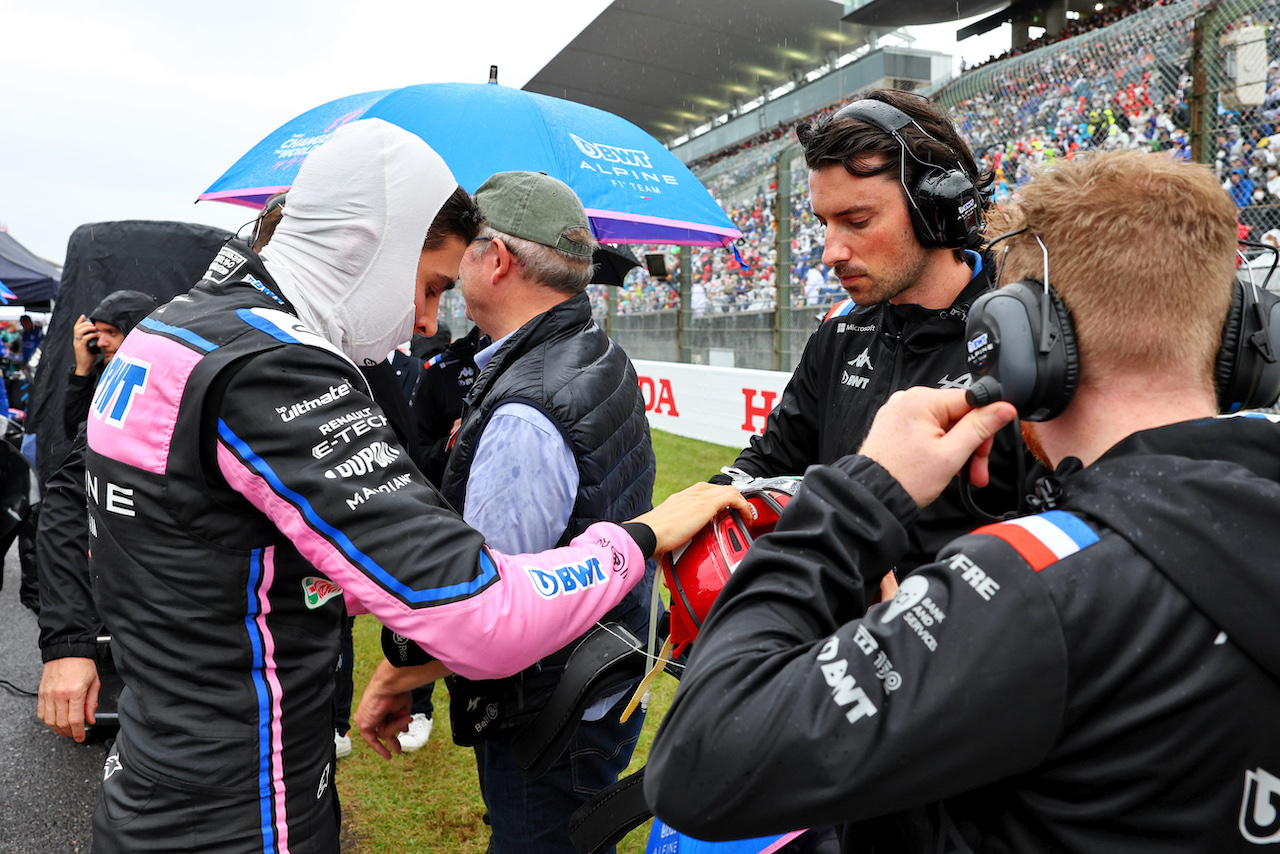 GP GIAPPONE, Esteban Ocon (FRA) Alpine F1 Team on the grid.
09.10.2022. Formula 1 World Championship, Rd 18, Japanese Grand Prix, Suzuka, Japan, Gara Day.
- www.xpbimages.com, EMail: requests@xpbimages.com © Copyright: Batchelor / XPB Images