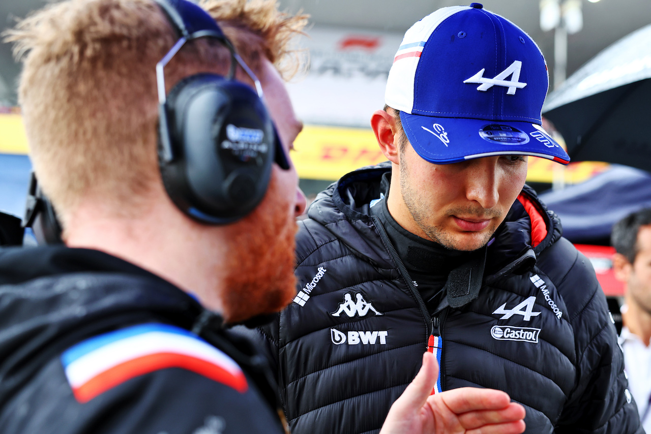 GP GIAPPONE, Esteban Ocon (FRA) Alpine F1 Team on the grid.
09.10.2022. Formula 1 World Championship, Rd 18, Japanese Grand Prix, Suzuka, Japan, Gara Day.
- www.xpbimages.com, EMail: requests@xpbimages.com © Copyright: Batchelor / XPB Images