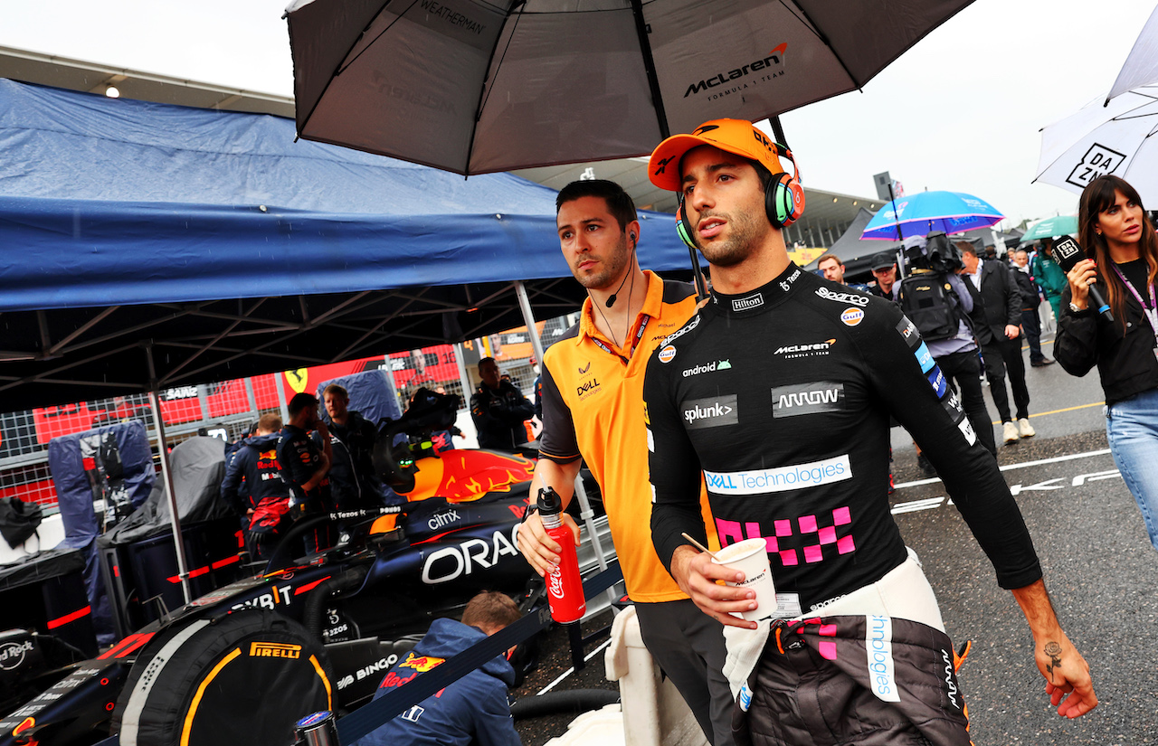 GP GIAPPONE, Daniel Ricciardo (AUS) McLaren on the grid.
09.10.2022. Formula 1 World Championship, Rd 18, Japanese Grand Prix, Suzuka, Japan, Gara Day.
- www.xpbimages.com, EMail: requests@xpbimages.com © Copyright: Batchelor / XPB Images