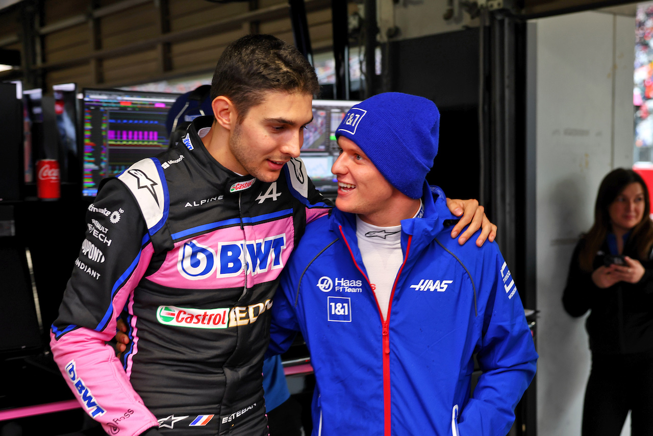 GP GIAPPONE, (L to R): Esteban Ocon (FRA) Alpine F1 Team e Mick Schumacher (GER) Haas F1 Team.
09.10.2022. Formula 1 World Championship, Rd 18, Japanese Grand Prix, Suzuka, Japan, Gara Day.
- www.xpbimages.com, EMail: requests@xpbimages.com © Copyright: Batchelor / XPB Images