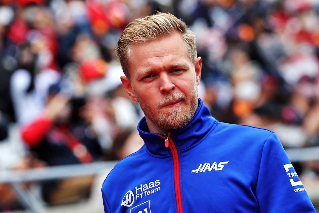 GP GIAPPONE, Kevin Magnussen (DEN) Haas F1 Team on the drivers parade.
09.10.2022. Formula 1 World Championship, Rd 18, Japanese Grand Prix, Suzuka, Japan, Gara Day.
- www.xpbimages.com, EMail: requests@xpbimages.com © Copyright: Bearne / XPB Images