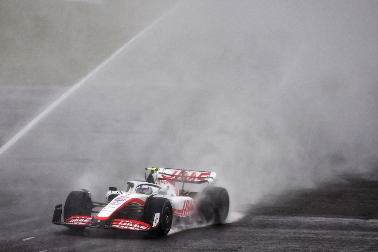 GP GIAPPONE, Mick Schumacher (GER) Haas VF-22.
09.10.2022. Formula 1 World Championship, Rd 18, Japanese Grand Prix, Suzuka, Japan, Gara Day.
- www.xpbimages.com, EMail: requests@xpbimages.com © Copyright: Batchelor / XPB Images