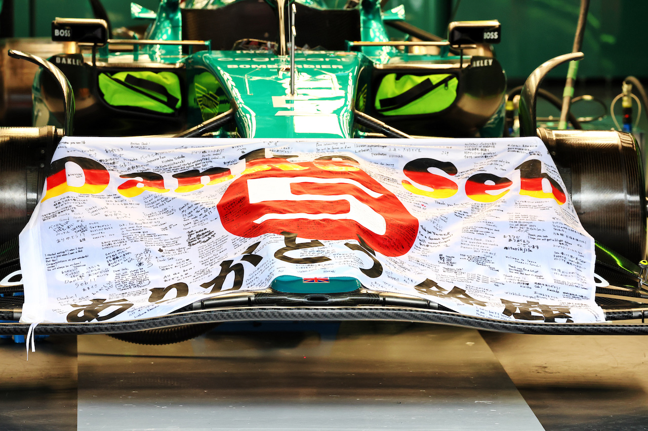 GP GIAPPONE, Banner for Sebastian Vettel (GER) Aston Martin F1 Team AMR22.
09.10.2022. Formula 1 World Championship, Rd 18, Japanese Grand Prix, Suzuka, Japan, Gara Day.
 - www.xpbimages.com, EMail: requests@xpbimages.com © Copyright: Coates / XPB Images
