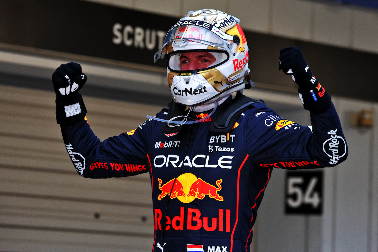 GP GIAPPONE, Gara winner Max Verstappen (NLD) Red Bull Racing celebrates in parc ferme.
09.10.2022. Formula 1 World Championship, Rd 18, Japanese Grand Prix, Suzuka, Japan, Gara Day.
 - www.xpbimages.com, EMail: requests@xpbimages.com © Copyright: Coates / XPB Images