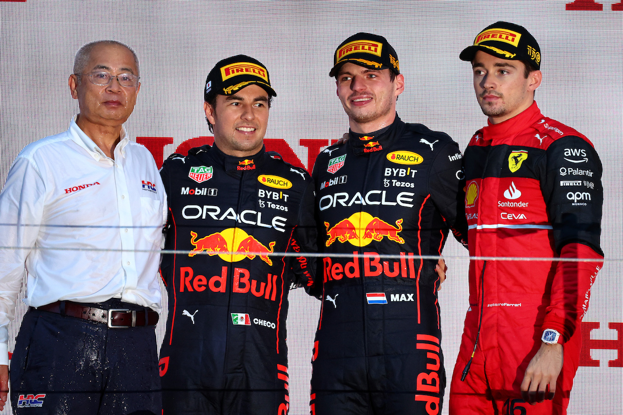 GP GIAPPONE, The podium (L to R): Charles Leclerc (MON) Ferrari, second; Sergio Perez (MEX) Red Bull Racing, vincitore; Carlos Sainz Jr (ESP) Ferrari, third.
09.10.2022. Formula 1 World Championship, Rd 18, Japanese Grand Prix, Suzuka, Japan, Gara Day.
- www.xpbimages.com, EMail: requests@xpbimages.com © Copyright: Batchelor / XPB Images