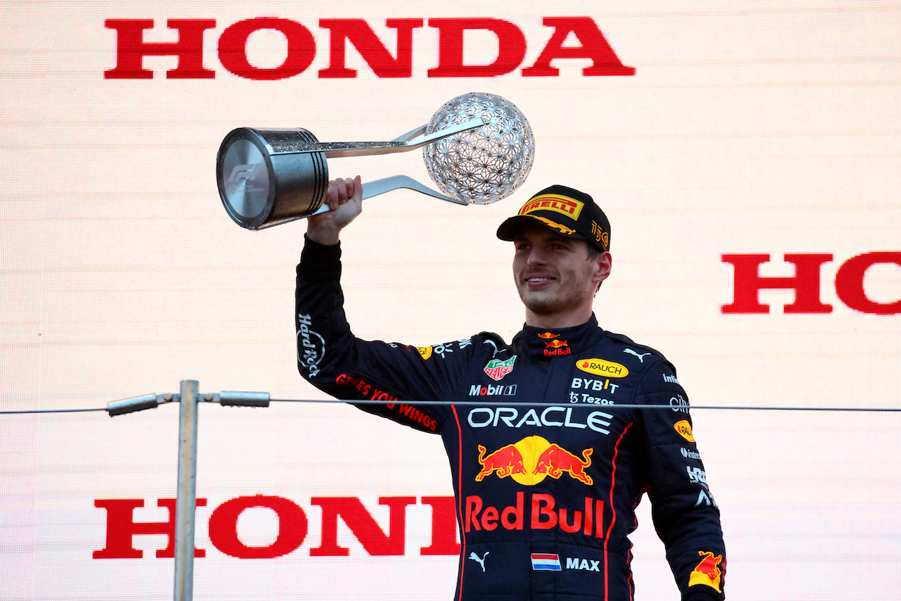 GP GIAPPONE, Gara winner Max Verstappen (NLD) Red Bull Racing celebrates on the podium.
09.10.2022. Formula 1 World Championship, Rd 18, Japanese Grand Prix, Suzuka, Japan, Gara Day.
- www.xpbimages.com, EMail: requests@xpbimages.com © Copyright: Batchelor / XPB Images