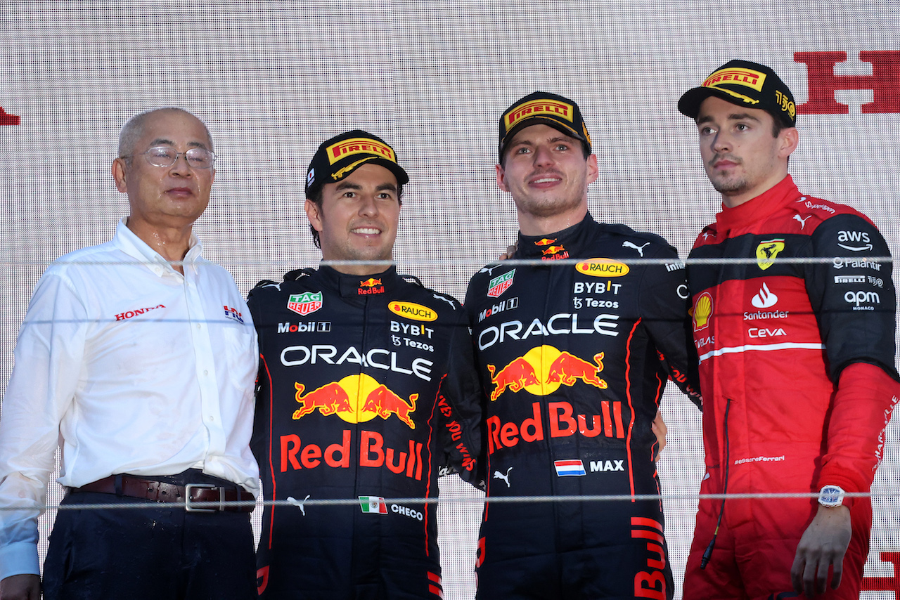 GP GIAPPONE, The podium (L to R): Charles Leclerc (MON) Ferrari, second; Sergio Perez (MEX) Red Bull Racing, vincitore; Carlos Sainz Jr (ESP) Ferrari, third.
09.10.2022. Formula 1 World Championship, Rd 18, Japanese Grand Prix, Suzuka, Japan, Gara Day.
- www.xpbimages.com, EMail: requests@xpbimages.com © Copyright: Bearne / XPB Images