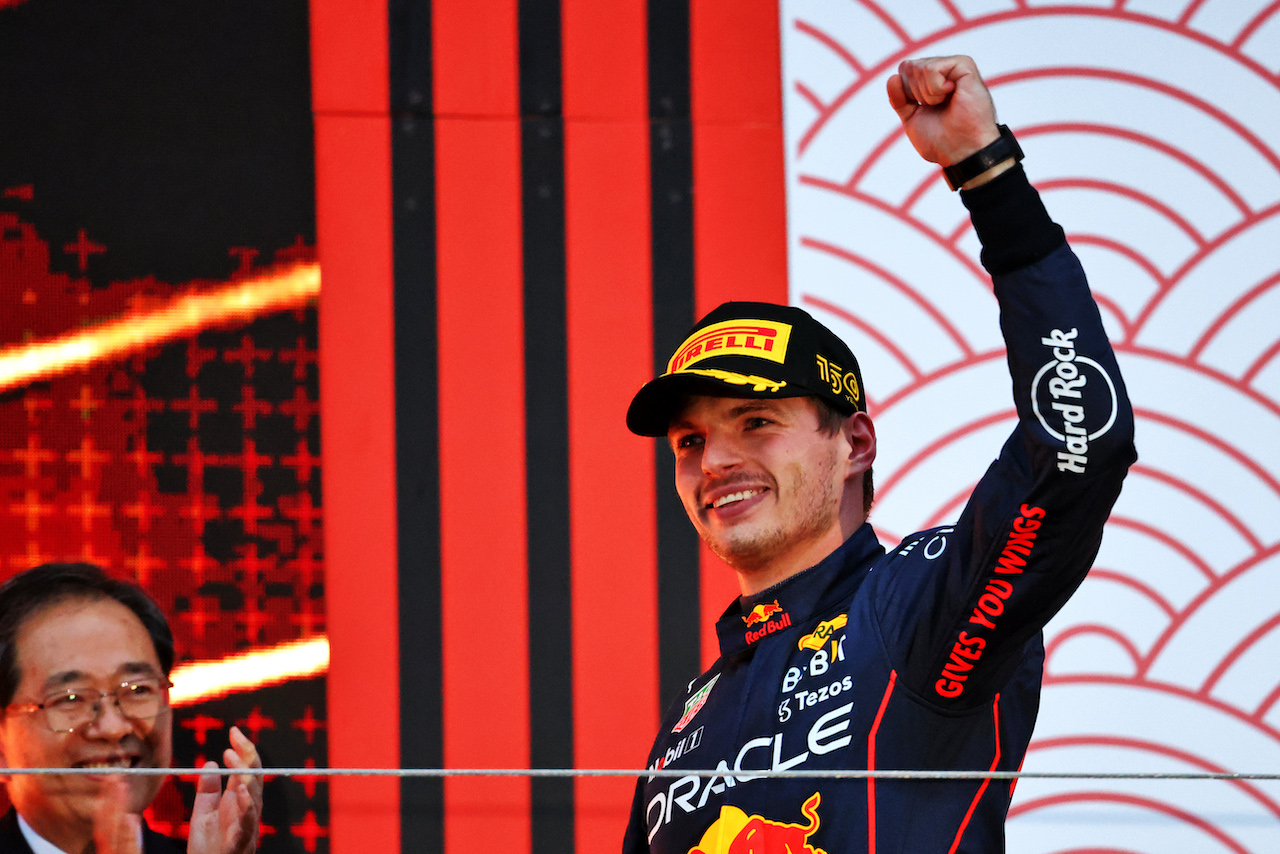 GP GIAPPONE, Gara winner e World Champion Max Verstappen (NLD) Red Bull Racing celebrates on the podium.
09.10.2022. Formula 1 World Championship, Rd 18, Japanese Grand Prix, Suzuka, Japan, Gara Day.
- www.xpbimages.com, EMail: requests@xpbimages.com © Copyright: Batchelor / XPB Images