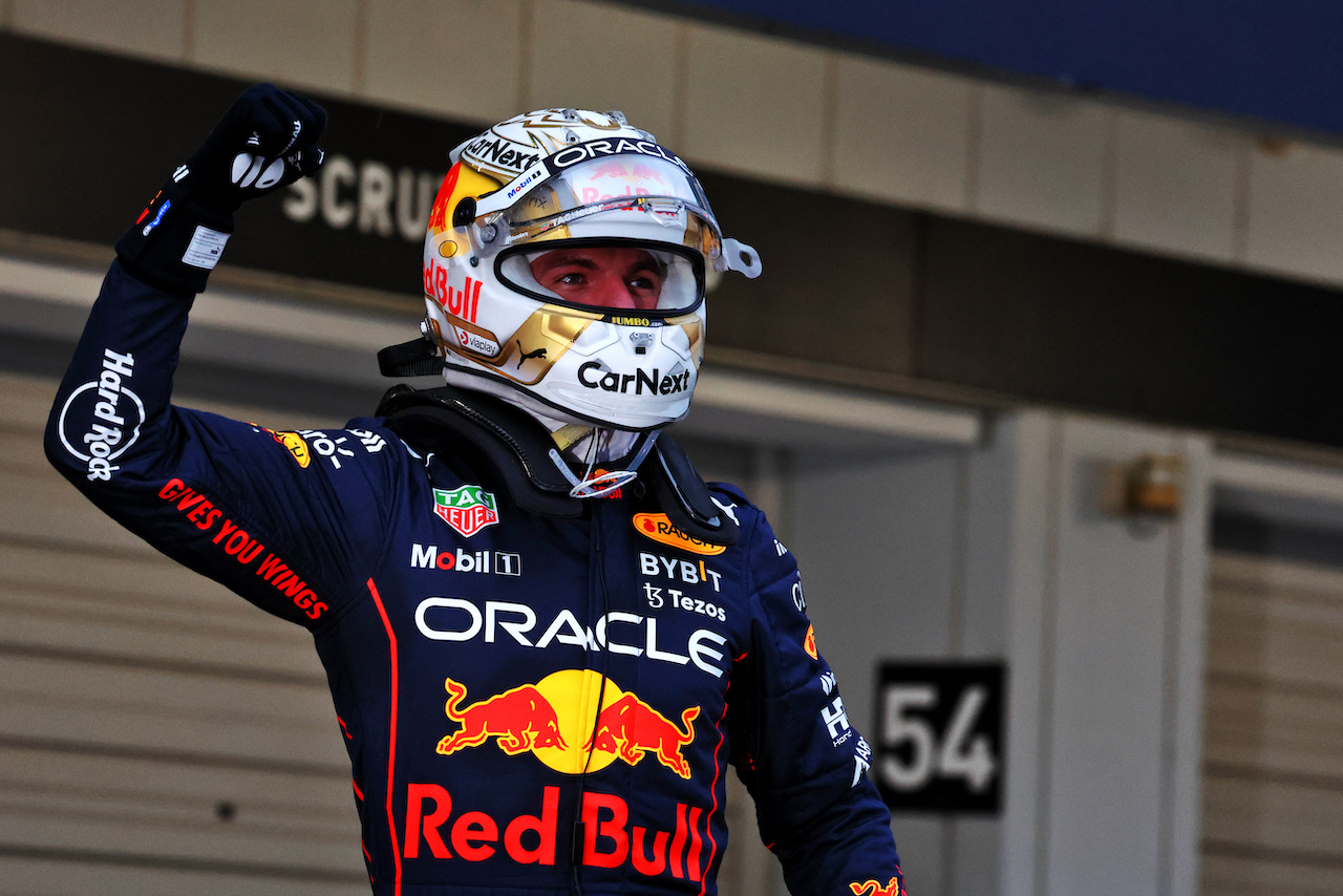 GP GIAPPONE, Gara winner Max Verstappen (NLD) Red Bull Racing celebrates in parc ferme.
09.10.2022. Formula 1 World Championship, Rd 18, Japanese Grand Prix, Suzuka, Japan, Gara Day.
 - www.xpbimages.com, EMail: requests@xpbimages.com © Copyright: Coates / XPB Images