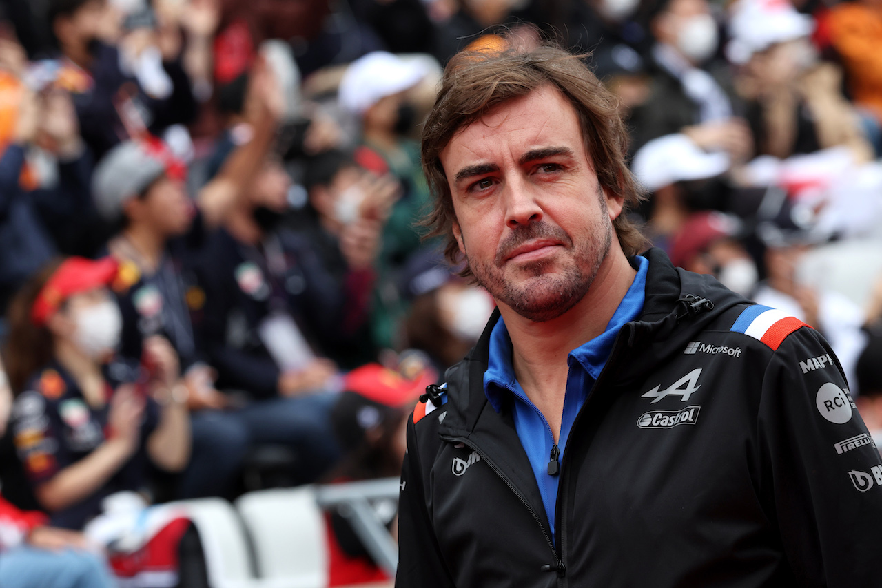 GP GIAPPONE, Fernando Alonso (ESP) Alpine F1 Team on the drivers parade.
09.10.2022. Formula 1 World Championship, Rd 18, Japanese Grand Prix, Suzuka, Japan, Gara Day.
- www.xpbimages.com, EMail: requests@xpbimages.com © Copyright: Bearne / XPB Images