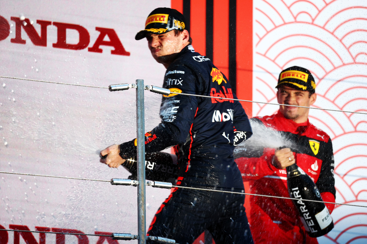 GP GIAPPONE, Gara winner Max Verstappen (NLD) Red Bull Racing celebrates on the podium.
09.10.2022. Formula 1 World Championship, Rd 18, Japanese Grand Prix, Suzuka, Japan, Gara Day.
 - www.xpbimages.com, EMail: requests@xpbimages.com © Copyright: Coates / XPB Images
