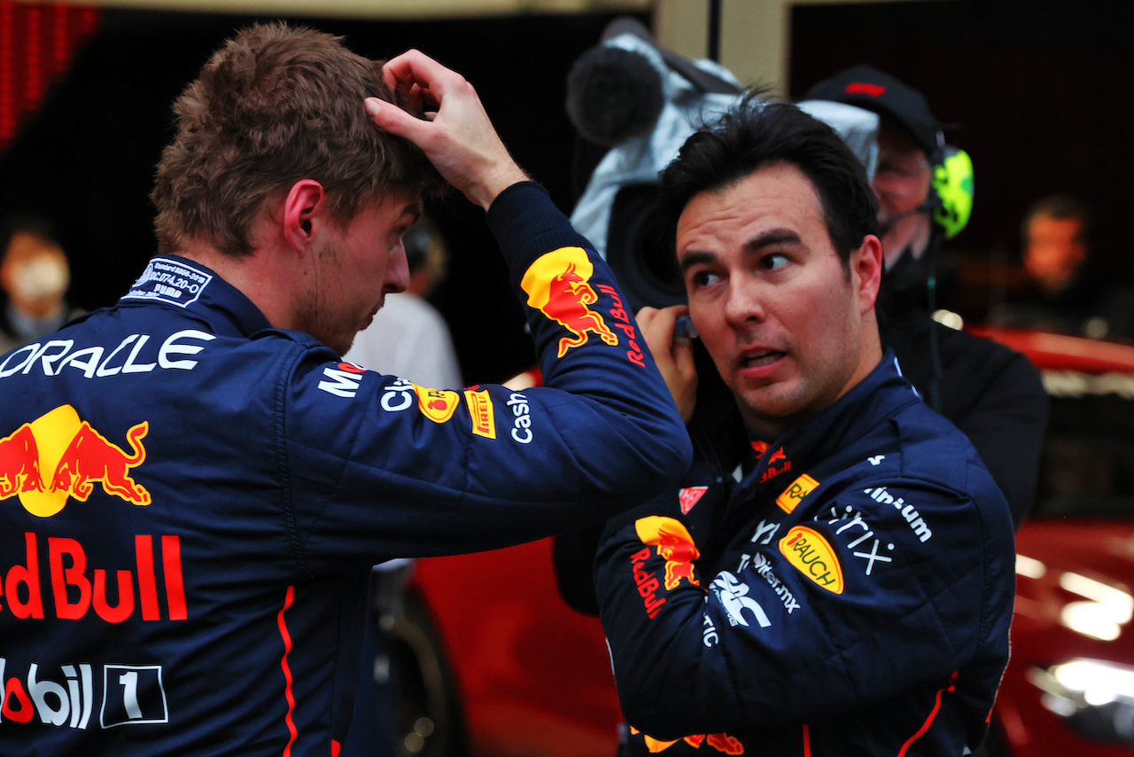 GP GIAPPONE, Gara winner Max Verstappen (NLD) Red Bull Racing with team mate Sergio Perez (MEX) Red Bull Racing in parc ferme.
09.10.2022. Formula 1 World Championship, Rd 18, Japanese Grand Prix, Suzuka, Japan, Gara Day.
 - www.xpbimages.com, EMail: requests@xpbimages.com © Copyright: Coates / XPB Images