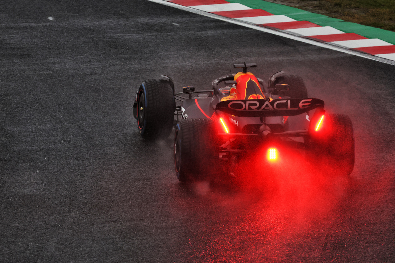 GP GIAPPONE, Max Verstappen (NLD) Red Bull Racing RB18.
09.10.2022. Formula 1 World Championship, Rd 18, Japanese Grand Prix, Suzuka, Japan, Gara Day.
- www.xpbimages.com, EMail: requests@xpbimages.com © Copyright: Bearne / XPB Images
