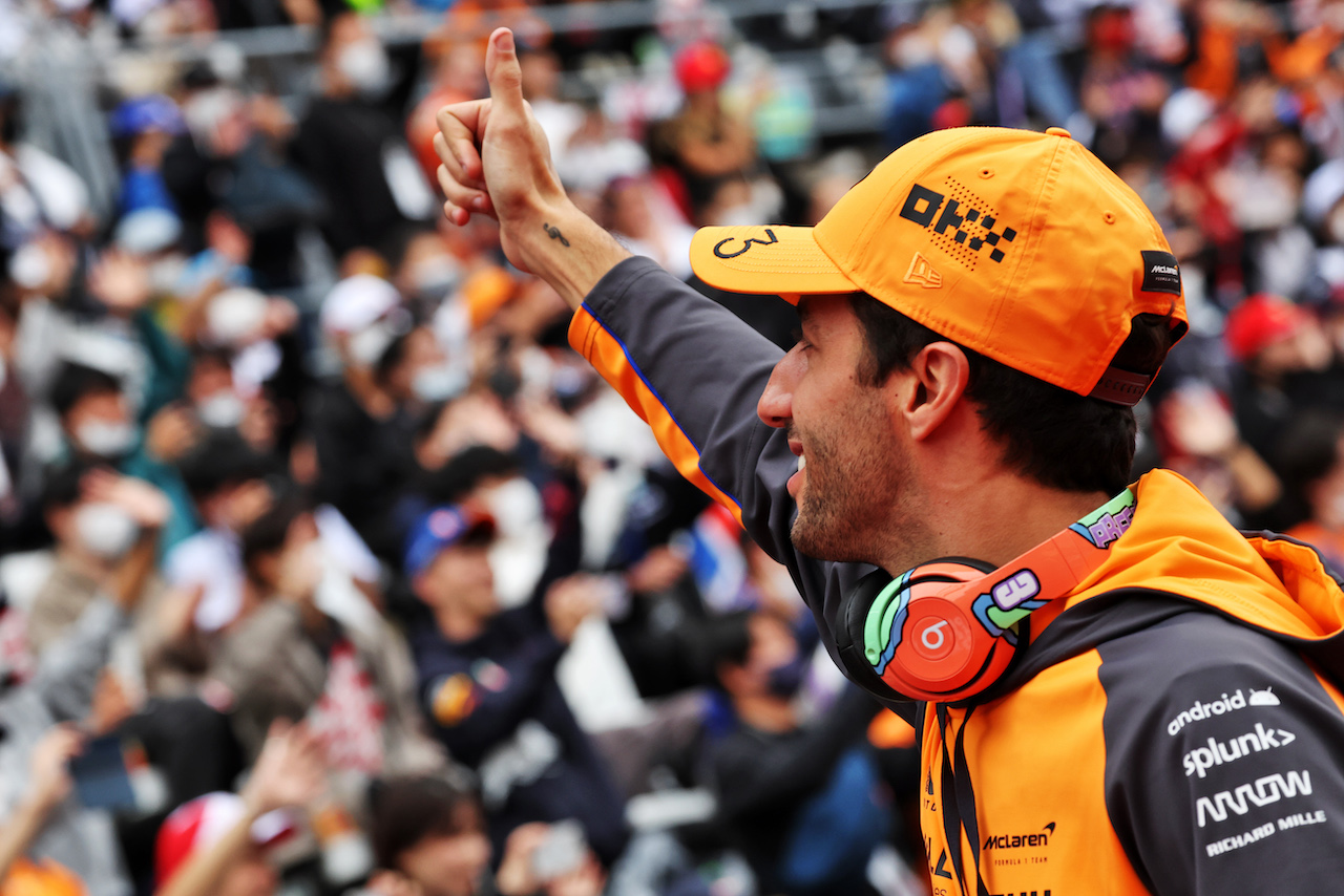 GP GIAPPONE, Daniel Ricciardo (AUS) McLaren on the drivers parade.
09.10.2022. Formula 1 World Championship, Rd 18, Japanese Grand Prix, Suzuka, Japan, Gara Day.
- www.xpbimages.com, EMail: requests@xpbimages.com © Copyright: Bearne / XPB Images