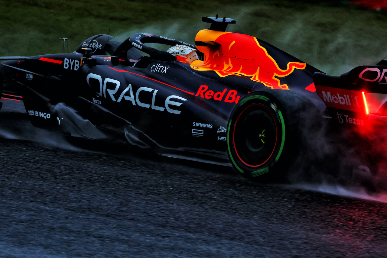 GP GIAPPONE, Max Verstappen (NLD) Red Bull Racing RB18.
09.10.2022. Formula 1 World Championship, Rd 18, Japanese Grand Prix, Suzuka, Japan, Gara Day.
 - www.xpbimages.com, EMail: requests@xpbimages.com © Copyright: Coates / XPB Images