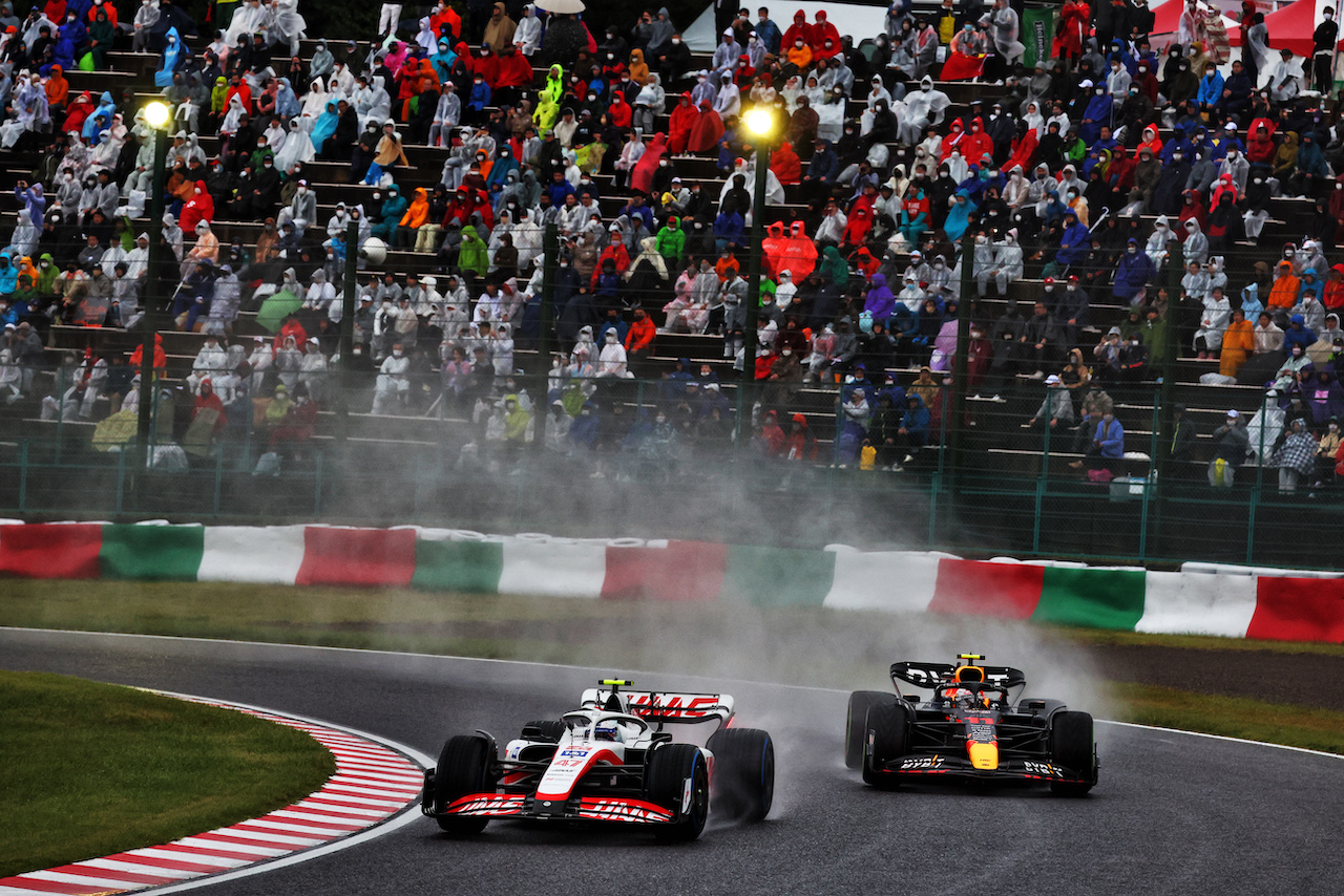 GP GIAPPONE, Mick Schumacher (GER) Haas VF-22.
09.10.2022. Formula 1 World Championship, Rd 18, Japanese Grand Prix, Suzuka, Japan, Gara Day.
 - www.xpbimages.com, EMail: requests@xpbimages.com © Copyright: Coates / XPB Images